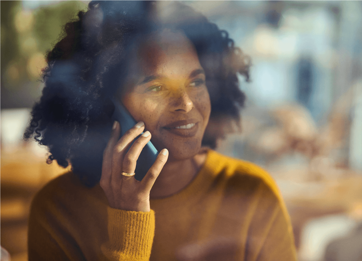 Woman with smartphone contactig Riverty