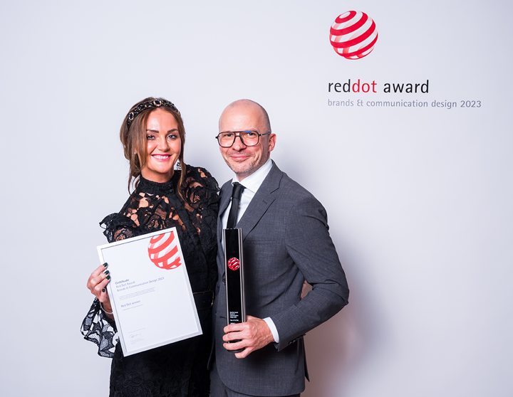 Mareike Hoekman and Florian Haubold of Riverty holding Red Dot Award